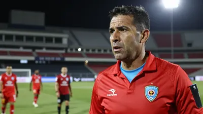 Toluca logró una victoria clave sobre Querétaro (2-1) tras ser superado en número de jugadores