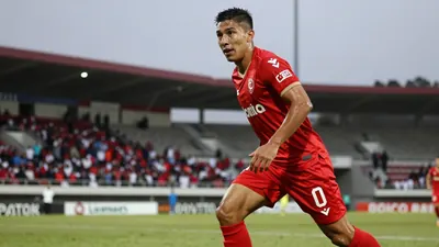 El Deportivo Toluca FC, ahora segundo en la tabla, visita al Tigres UANL en el Estadio Universitario este viernes tras...