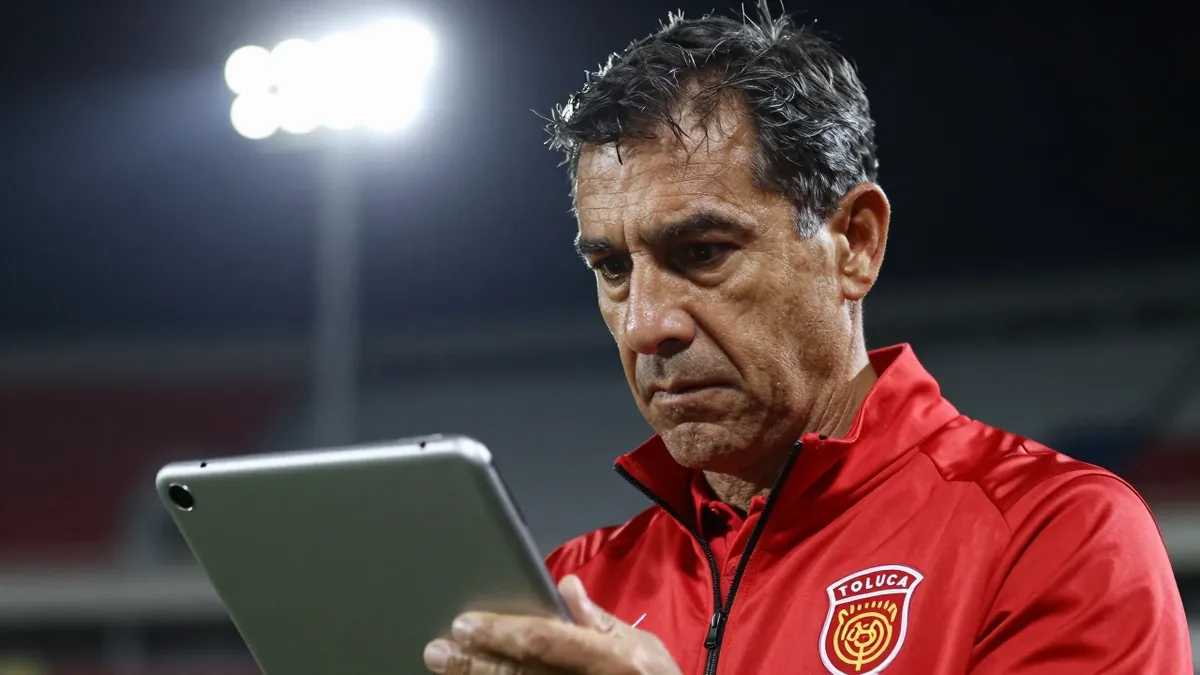 A Record MX analysis compares the projects of Toluca, led by Mohamed, and América, under Jardine, within the current Liga...